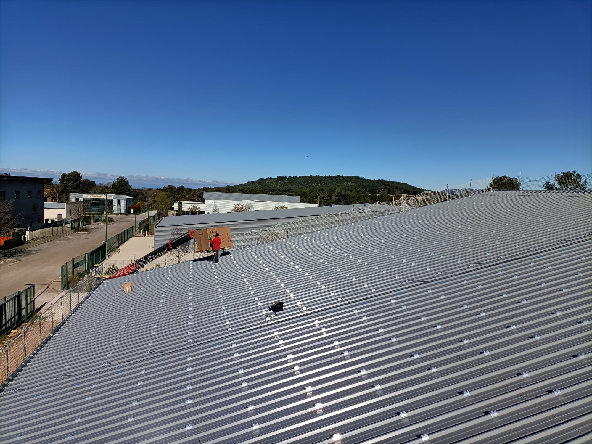 Isle-sur-la-Sorgues - Centrale 100 kW (avant)